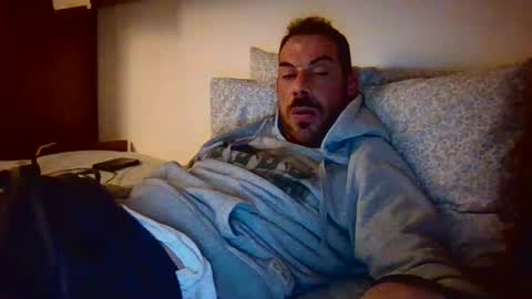 Snapshot of slevin1983 chatting on February 11, 6:44 pm slevin online show from February 11, 6:44 pm