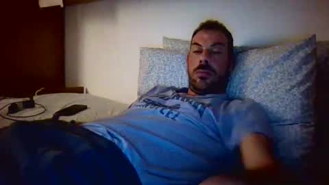 Snapshot of slevin1983 chatting on February 12, 8:18 pm slevin online show from February 12, 8:18 pm