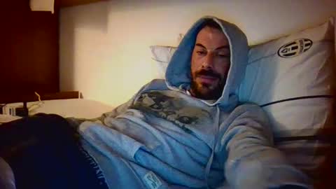 Snapshot of slevin1983 chatting on February 23, 5:39 pm slevin online show from February 23, 5:39 pm