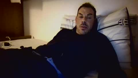 Snapshot of slevin1983 chatting on February 25, 8:51 pm slevin online show from February 25, 8:51 pm