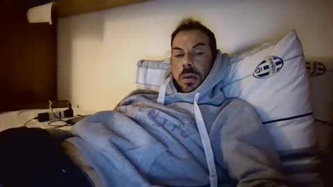 Snapshot of slevin1983 chatting on March 9, 3:27 pm slevin online show from March 9, 3:27 pm