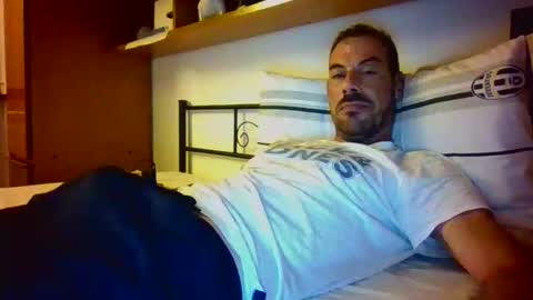 Snapshot of slevin1983 chatting on September 14, 11:48 pm slevin online show from September 14, 11:48 pm