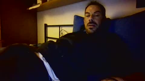 Snapshot of slevin1983 chatting on November 10, 10:09 pm slevin online show from November 10, 10:09 pm