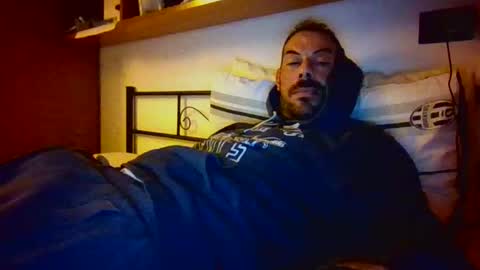 Snapshot of slevin1983 chatting on November 18, 10:25 pm slevin online show from November 18, 10:25 pm