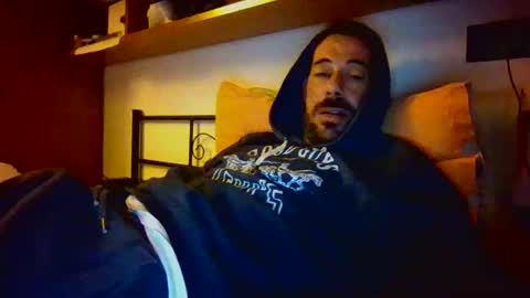 Snapshot of slevin1983 chatting on November 23, 4:29 pm slevin online show from November 23, 4:29 pm