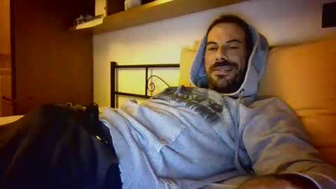 Snapshot of slevin1983 chatting on May 14, 12:50 am slevin online show from May 14, 12:50 am