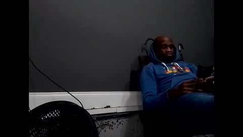 Snapshot of slickerthan12 chatting on December 14, 1:28 am BBC Hanging online show from December 14, 1:28 am