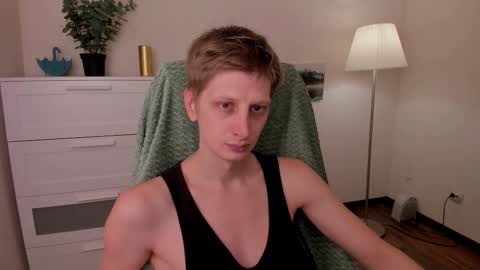 Snapshot of slim_andy chatting on October 12, 10:25 am Andy online show from October 12, 10:25 am