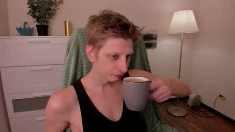 Snapshot of slim_andy chatting on October 19, 10:27 am Andy online show from October 19, 10:27 am