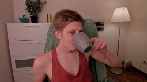 Snapshot of slim_andy chatting on October 24, 7:38 am Andy online show from October 24, 7:38 am