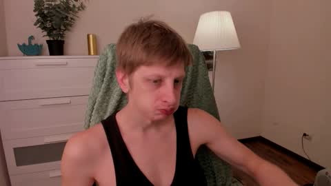 Snapshot of slim_andy chatting on November 1, 10:17 am Andy online show from November 1, 10:17 am