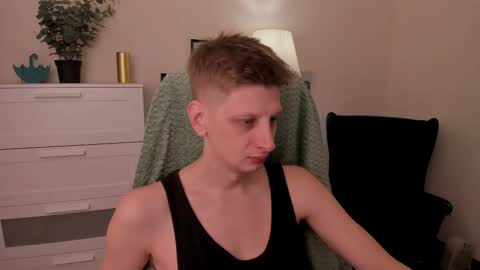 Snapshot of slim_andy chatting on November 23, 8:41 pm Andy online show from November 23, 8:41 pm