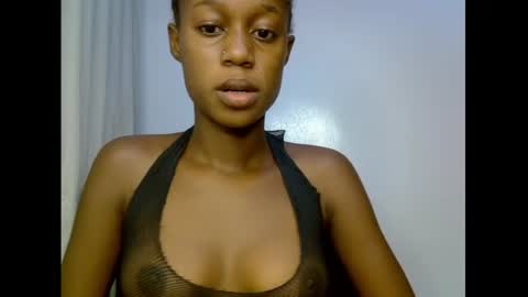 Snapshot of slim_candy12 chatting on June 29, 8:09 am Lily online show from June 29, 8:09 am