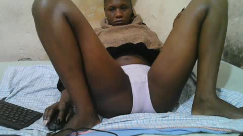 Snapshot of slim_girl3 chatting on June 27, 6:29 am slim_girl3 online show from June 27, 6:29 am