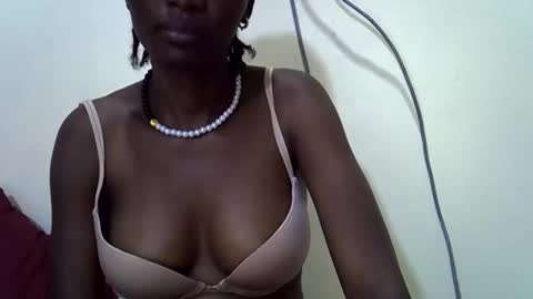 Snapshot of slim_kiteey chatting on June 10, 10:19 pm slim_kiteey online show from June 10, 10:19 pm