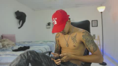 Snapshot of slim_master12 chatting on February 4, 11:53 pm slim_master12 online show from February 4, 11:53 pm