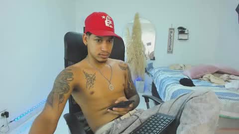 Snapshot of slim_master12 chatting on February 19, 10:28 pm slim_master12 online show from February 19, 10:28 pm