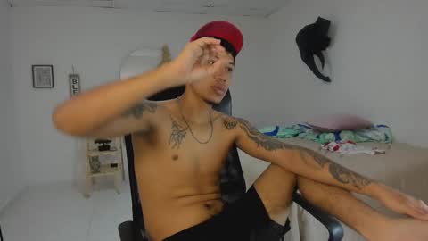 Snapshot of slim_master12 chatting on March 1, 1:02 pm slim_master12 online show from March 1, 1:02 pm