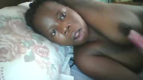Snapshot of slim_petite_ebony chatting on February 12, 2:34 pm slim_petite_ebony online show from February 12, 2:34 pm