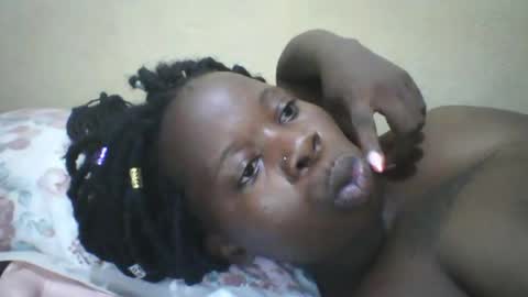 Snapshot of slim_petite_ebony chatting on February 17, 10:05 pm slim_petite_ebony online show from February 17, 10:05 pm