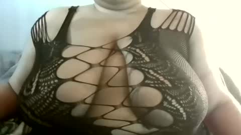 Snapshot of slimtease88 chatting on October 9, 4:16 pm TeaserPleaser online show from October 9, 4:16 pm