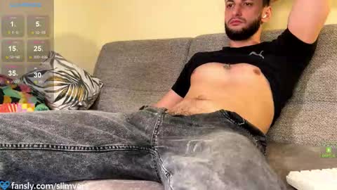 Snapshot of slimvers chatting on December 18, 1:11 am Art online show from December 18, 1:11 am