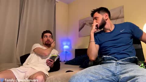 Snapshot of slimvers chatting on December 21, 7:21 pm Art online show from December 21, 7:21 pm