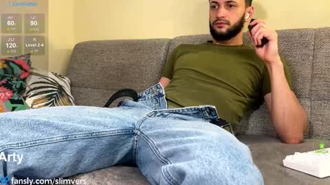 Snapshot of slimvers chatting on December 23, 8:12 am Art online show from December 23, 8:12 am