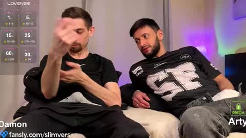 Snapshot of slimvers chatting on January 16, 6:45 pm Art online show from January 16, 6:45 pm