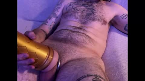 Snapshot of slipperyrichard_420 chatting on December 17, 4:01 am slipperyrichard_420 online show from December 17, 4:01 am