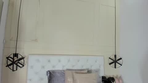 Snapshot of slut_milf1_ chatting on December 30, 5:23 pm Luna online show from December 30, 5:23 pm
