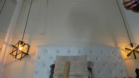 Snapshot of slut_milf1_ chatting on February 4, 1:45 am Luna online show from February 4, 1:45 am