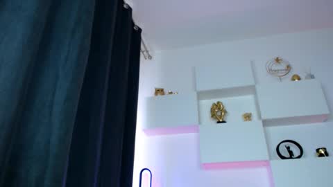 Snapshot of slut_tattoogirl chatting on February 25, 8:02 am Ariana online show from February 25, 8:02 am