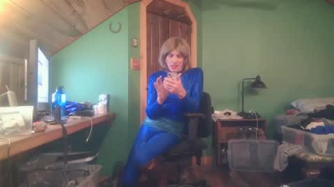 slutjennifertransxx online show from October 4, 3:26 am