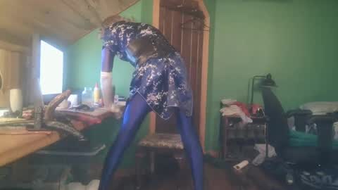 slutjennifertransxx online show from October 9, 3:04 am