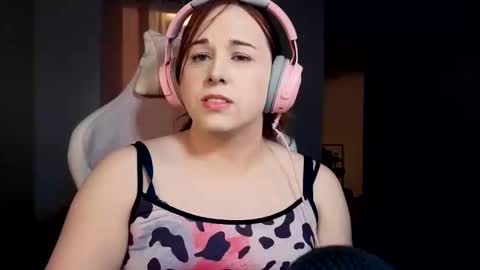 Snapshot of sluttia chatting on March 3, 3:56 am Heavenly online show from March 3, 3:56 am