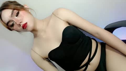 slutty_rose69 online show from May 23, 11:25 am