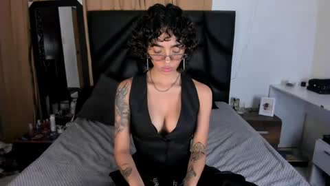slutty_venus7 online show from July 25, 12:53 am