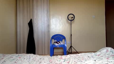 Snapshot of sluttydarkcadbourry2002 chatting on May 7, 7:25 am Skillibengisaadboy online show from May 7, 7:25 am