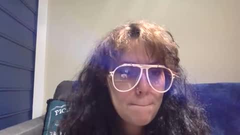 Snapshot of sluttylittlexxx chatting on November 27, 4:25 am SluttyLittleXXX online show from November 27, 4:25 am