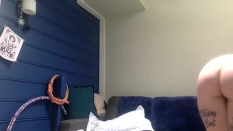 Snapshot of sluttylittlexxx chatting on December 1, 12:48 am SluttyLittleXXX online show from December 1, 12:48 am