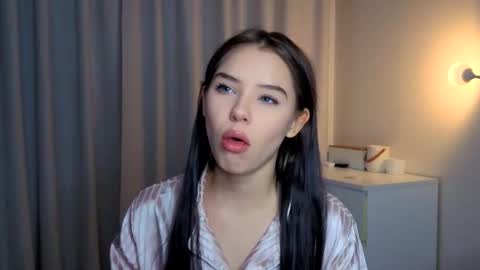 Lily online show from December 17, 1:28 pm