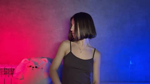 Snapshot of smaillev chatting on February 25, 8:18 pm Melani online show from February 25, 8:18 pm