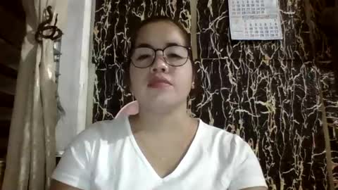 Snapshot of small_boobs59 chatting on December 30, 11:04 am Lovewella online show from December 30, 11:04 am