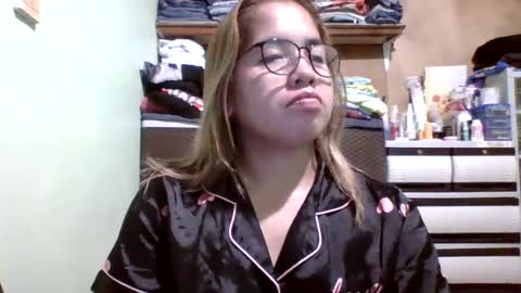 Snapshot of small_boobs59 chatting on February 3, 8:46 pm Lovewella online show from February 3, 8:46 pm