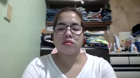 Snapshot of small_boobs59 chatting on February 6, 9:53 am Lovewella online show from February 6, 9:53 am