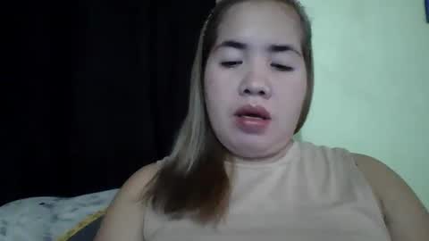 Snapshot of small_boobs59 chatting on February 27, 9:00 am Lovewella online show from February 27, 9:00 am