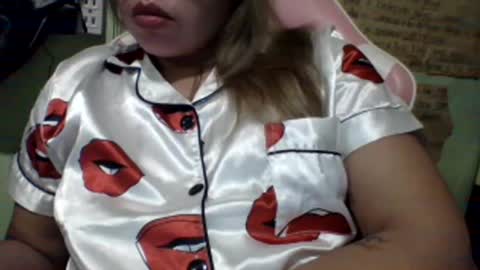 Snapshot of small_boobs59 chatting on March 4, 2:42 pm Lovewella online show from March 4, 2:42 pm