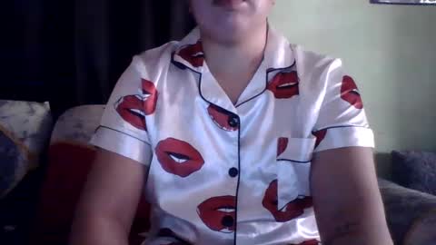 Snapshot of small_boobs59 chatting on March 4, 10:38 pm Lovewella online show from March 4, 10:38 pm