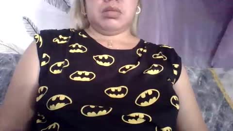 Snapshot of small_boobs59 chatting on September 19, 4:47 am Lovewella online show from September 19, 4:47 am